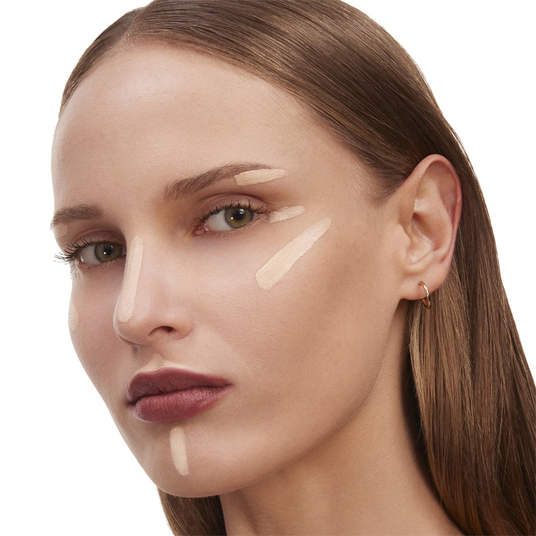 Touche Éclat Barra de labios disimula ojeras y añade luminosidad