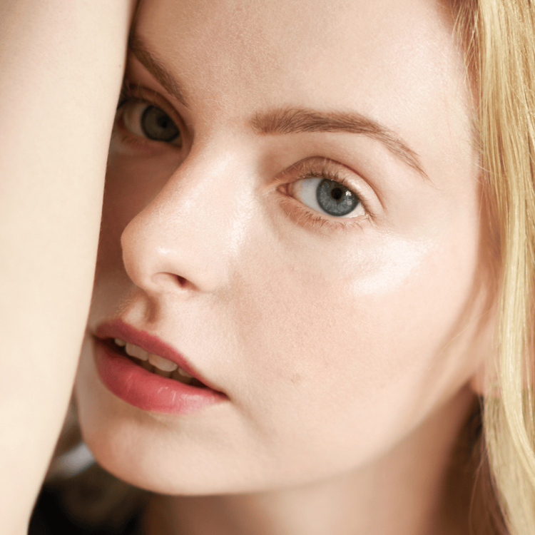 Maquillaje de Avena - Base de maquillaje, ofrece una cobertura media o total