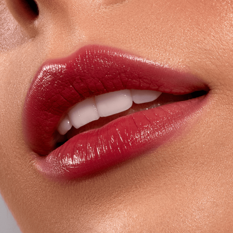 Berry Pop Lápiz labial labial cremoso con nueva fórmula.