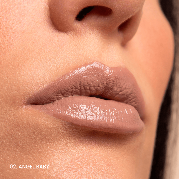 Wet Flow Lipstick - Labial, labios definidos, hidratados y brillantes