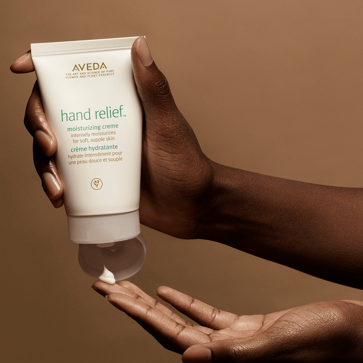 Hand Relief Crema hidratante hidrata y restaura la piel de las manos