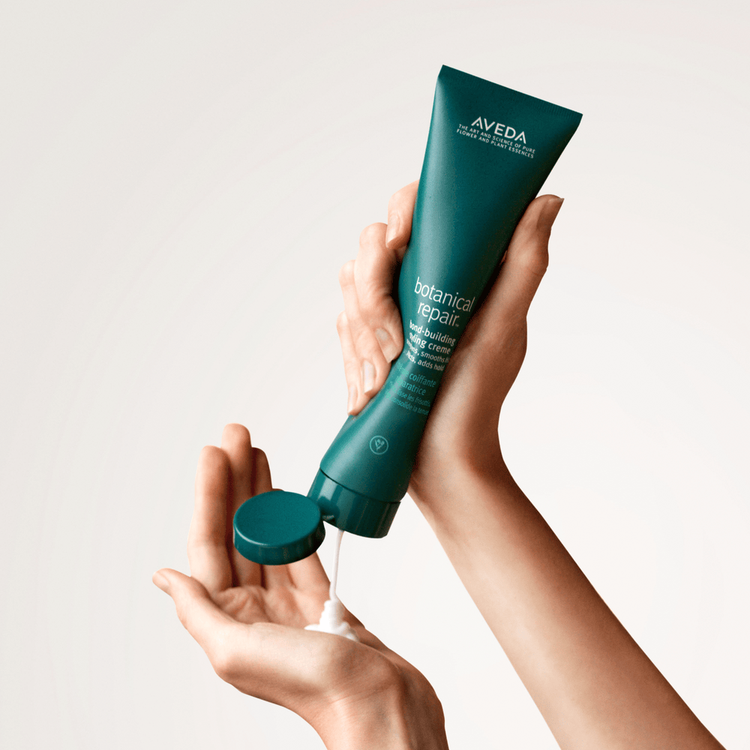 Botanical Repair Crema estilizadora fortalece y repara el cabello dañado