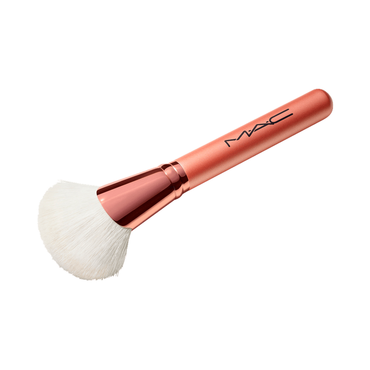 143S Bronzer Fan Brush Brocha difumina, sombrea y da glow