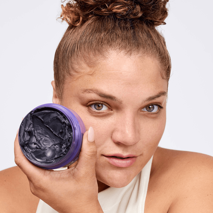 Take The Day Off Charcoal Balm Bálsamo desmaquillante derrite el maquillaje de rostro y ojos