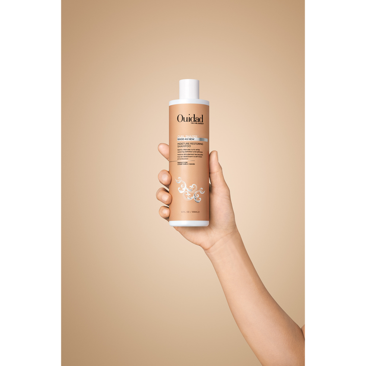 Curl Shaper Good As New Moisture Shampoo limpia suavemente