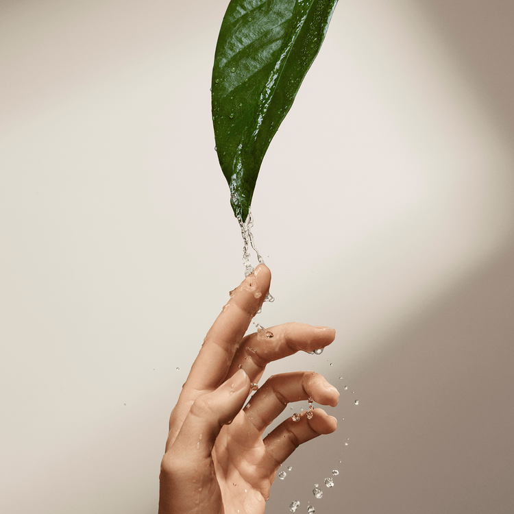 Hand Relief Crema hidratante hidrata y restaura la piel de las manos