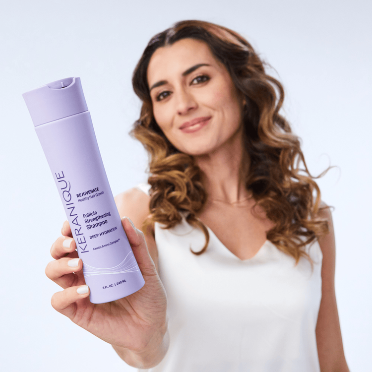 Deep Hydration Follicle Strengthening Shampoo hidrata el cabello