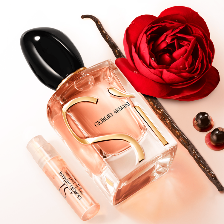 Si Intense - Eau De Parfum, envuelta en una estructura ambarada