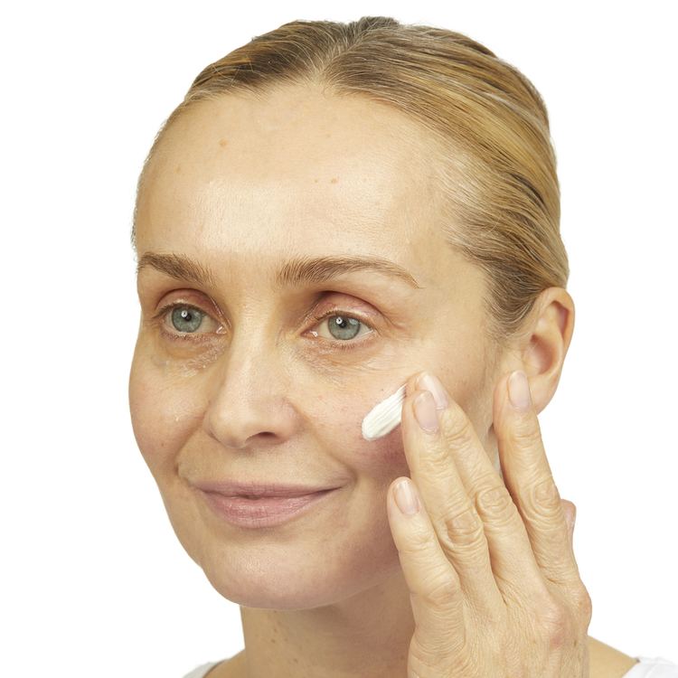 Lift & Luminate Triple Action 3-Piece Skincare System Sistema de cuidado de la piel reduce la apariencia de líneas de expresión