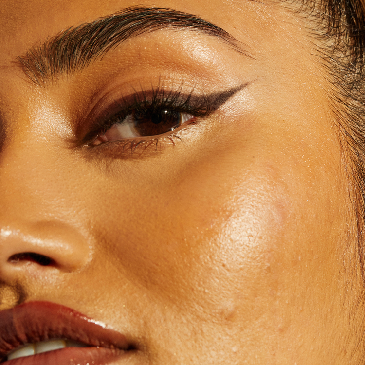 Hueliner Longwearing Kajal - Delineador de ojos, fórmula impermeable