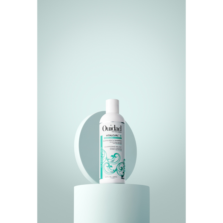 VitalCurl+ Clear and Gentle Shampoo hidrata el cabello