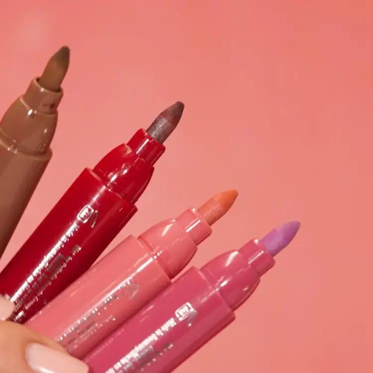 Lip Stain - Marcador para labios, fórmula hidratante e impermeable