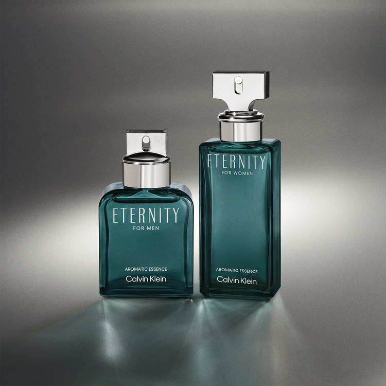 Eternity For Men Aromatic Essence - Eau de Parfum, aporta un sentido de intriga a las interpretaciones previas de la atemporal fragancia