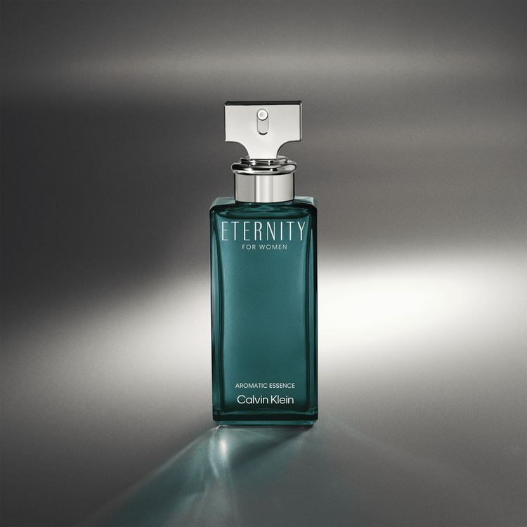 Eternity Aromatic Essence - Eau De Parfum, contraste sensual de flores aromáticas frescas y una base cremosa