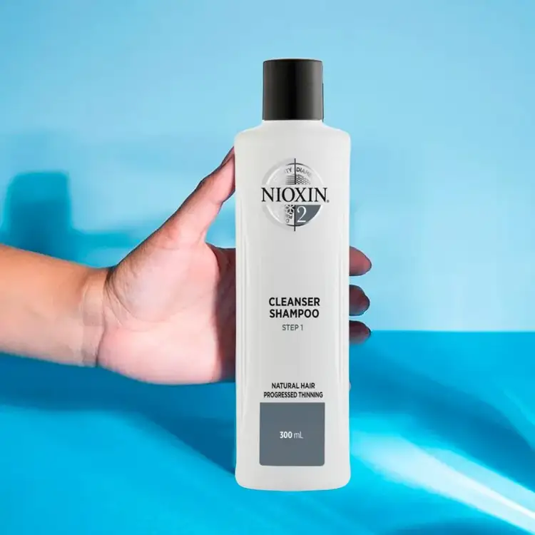 Sistema 2 - Shampoo, para cabello natural con adelgazamiento capilar